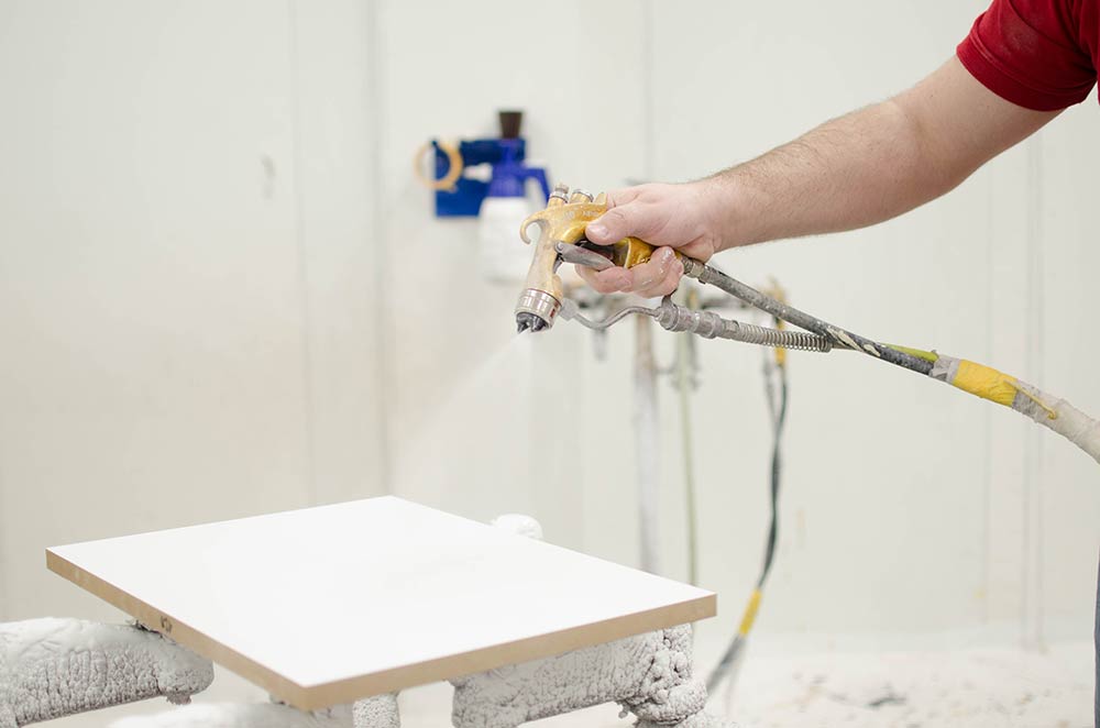 Pflegetipps:  Lackiertes Holz richtig reinigen und pflegen