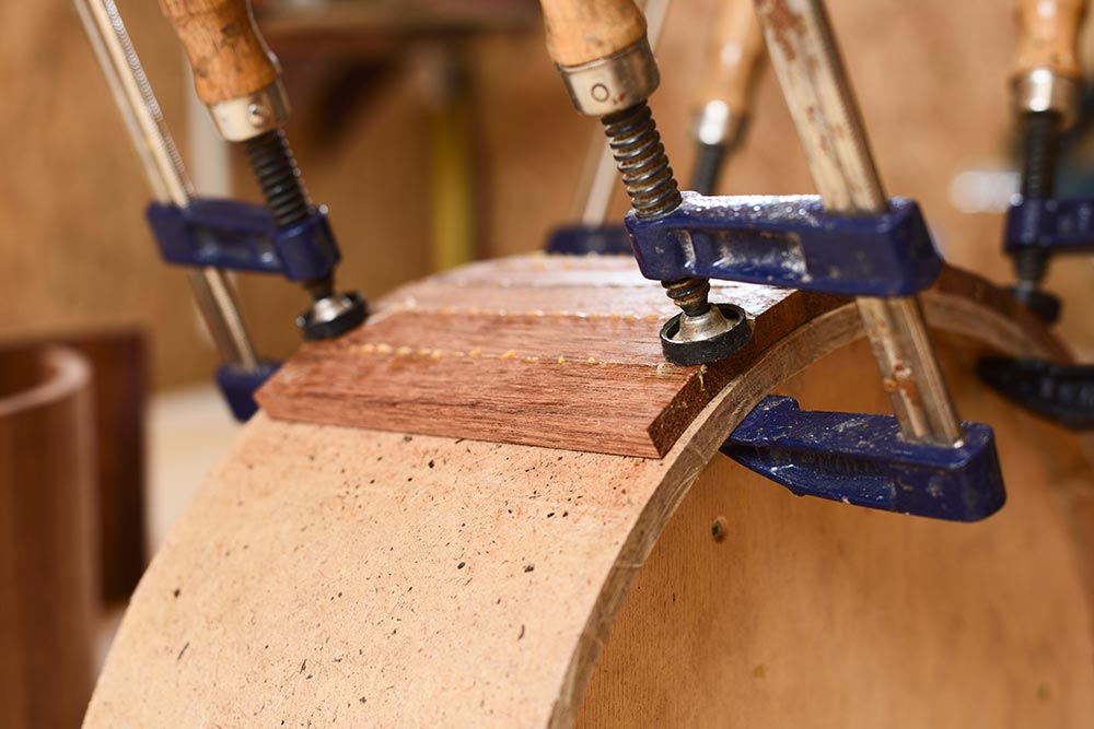 Tischlerei ABC: So werden Holzverbindungen geleimt
